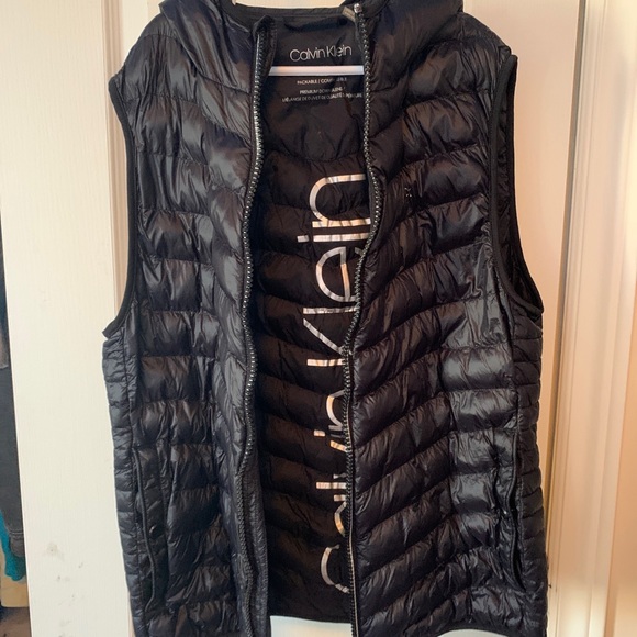 Black shiny puffer Calvin Klein sleeveless - Picture 2 of 6